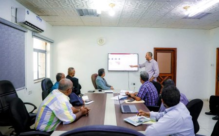 عدن..لملس يتفقد سير العمل بمؤسسة المياه ويشدد على سرعة الاستجابة لشكاوي المواطنين 