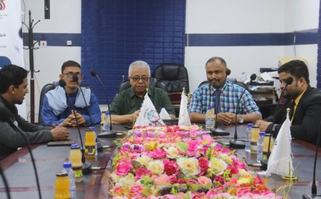 الجمحي يفتتح العيادات الطبية المجانية بمركز طب الأسرة بجامعة حضرموت