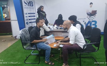 لليوم الثاني على التوالي..إقبال غير مسبوق لركن بنك الشرق اليمني في عدن (صور)