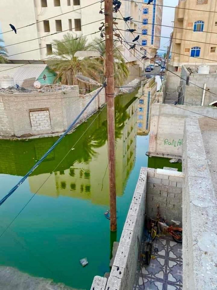 مياه الصرف الصحي تغرق القرية الروسية في عدن (صور مرعبة)