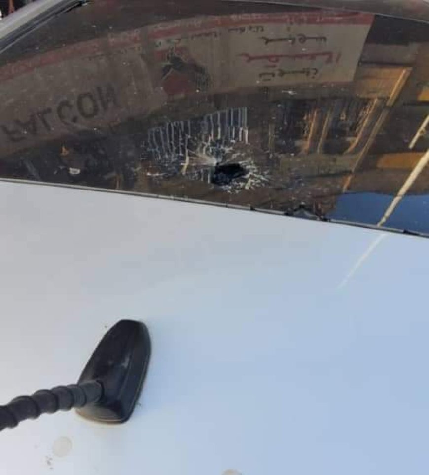 إعتداء يطال سيارة صحفي في تعز (صورة)