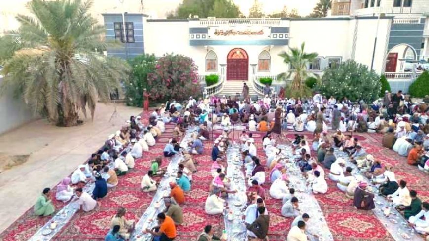 الشيخ يحيى باجري ينظم أمسية رمضانية ومأدبة إفطار في قصره العامر بمدينة بور التاريخية