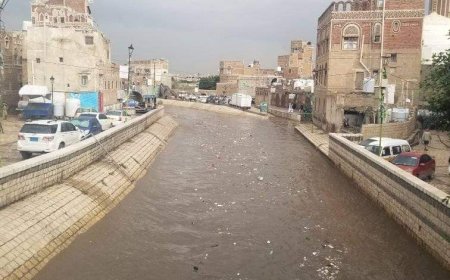 عاجل:وسط تحذيرات عبر مكبرات الصوت..هكذا تبدو سائلة صنعاء عقب سيول جارفة (صور)