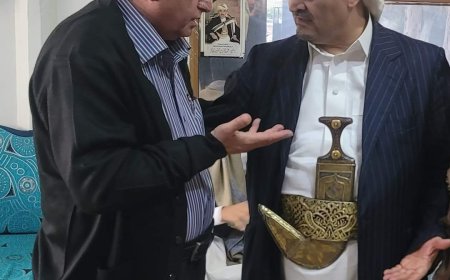 شاهد صورة..اول ظهور للشيخ القبلي حمير عبدالله بن حسين الأحمر في صنعاء 