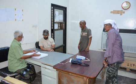 عدن.. مدير صيرة يتفقد مستوى الإنضباط الوظيفي بالمكاتب التنفيذية والخدمية عقب اجازة عيد الفطر المبارك