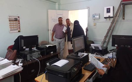 مدير عام التواهي يتفقد مستوى الانضباط الوظيفي في السلطة المحلية بالمديرية