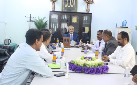 نائب وزير الصحة العامة والسكان يزور هيئة مستشفى أبن سيناء العام ويطلع على سير الخدمات الطبية والعلاجية التي تقدم للمرضى بالمكلا  