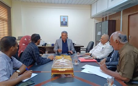 خلال لقائه مدير صحة عدن:   معاون يشدد على اهمية تكامل الجهود لمواجهة مخاطر انتشار الكوليرا 