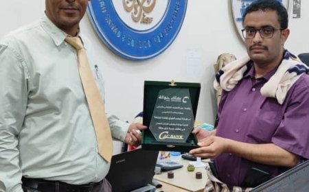 «كاك بنك» فرع شبوة يكرم شركتي العماري وابو سند وأولاده لشراكتهما المتميزة في صرف حوالات كاك حواله