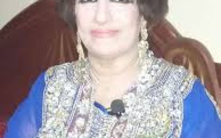 الفنانه أمل كعدل تغادر العاصمة عدن لمشاركتها في مهرجان الابداع الثقافي في عمان