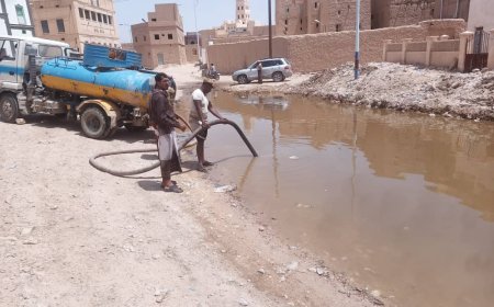 المدير العام لمديرية حريضة الدكتور الجعيدي يكلف بتحريك بوزة خاصةً لشفط المجاري وانهاء انسدادات الصرف الصحي بالمديرية