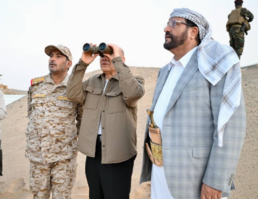سياسي يمني يعلق على زيارة العليمي لمأرب ويكشف اثرها 