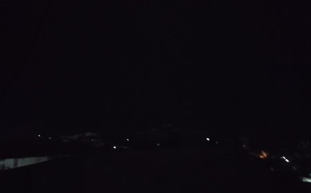 عاجل :كبرى الاحياء بدار سعد في عدن يغرق بالظلام (صورة)