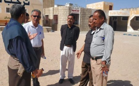 مــديـــر مــديــريــة عتق ومــديـــر تــربـيـتهــا فــي زيـارة تـفـقـديـة لـمـدرسـة 30 نـوفـمـبـر النمـوذجـيـة