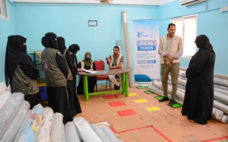 توزيع مواد إيوائية للعاملين في جمعية أطفال عدن للتوحد