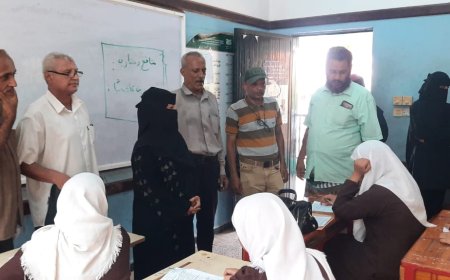 رئيس إنتقالي الشيخ عثمان يتفقد سير الاختبارات بمدارس  المديرية 
