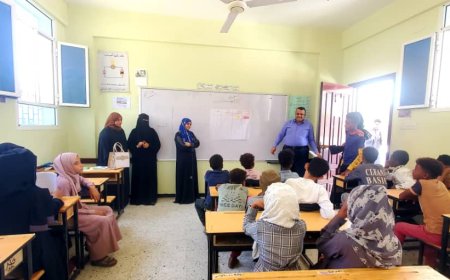 مدير عام التعليم التعويضي بالوزارة يزور المساحات التعليمية في تعز. 