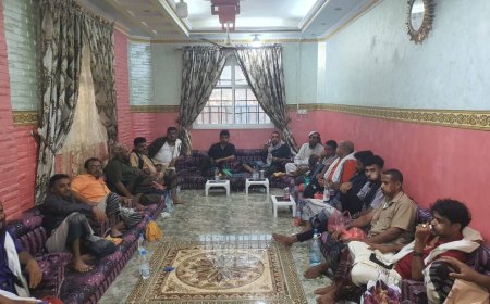 لقاء موسع يجمع الشخصية الاجتماعية ورجل الأعمال أنيس اليافعي بتجار قطاع البناء وشخصيات قبلية