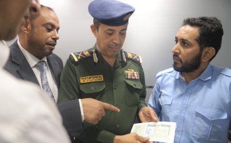 وكيل وزارة الداخلية يدشن عمل مشروع التأشيرة الإلكترونية في مطار عدن الدولي