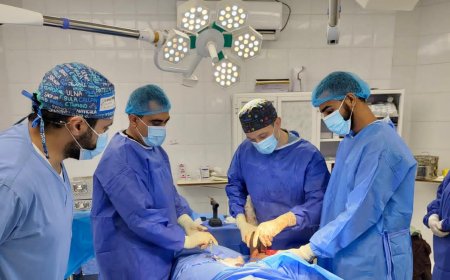 رئيس هيئة مستشفى سيؤن الدكتور العيدروس يشيد بالفريق الطبي السعودي للمخيم التطوعي لجراحة المفاصل والكسور بهيئة مستشفى سيئون