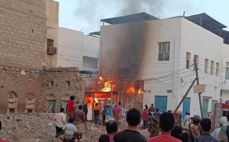عاجل :حريق يلتهم بقالة بالشيخ عثمان في عدن (صورة أولية)