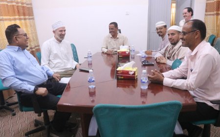 الدكتور العمودي يلتقي بمندوب مؤسسة نور الشفاء ببريطانيا