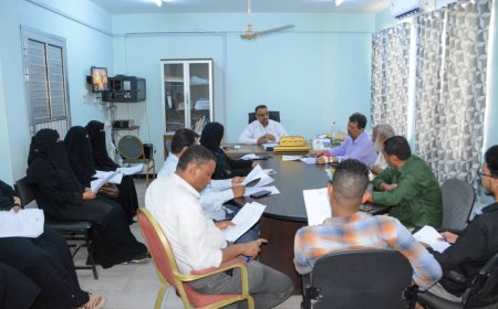 تنفيذي التواهي يناقش سير أداء عدد من المكاتب التنفيذية بالمديرية 