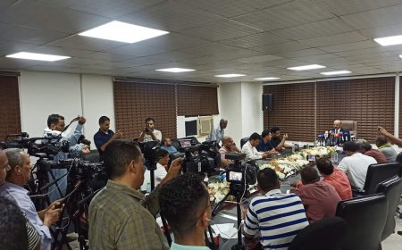 يحدث الان : مؤتمر صحفي لمحافظ البنك المركزي اليمني 