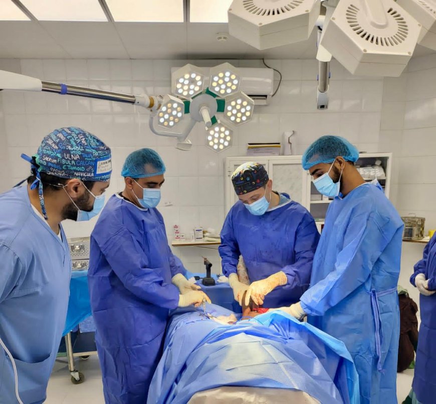 رئيس هيئة مستشفى سيؤن الدكتور العيدروس يشيد بالفريق الطبي السعودي للمخيم التطوعي لجراحة المفاصل والكسور بهيئة مستشفى سيئون 