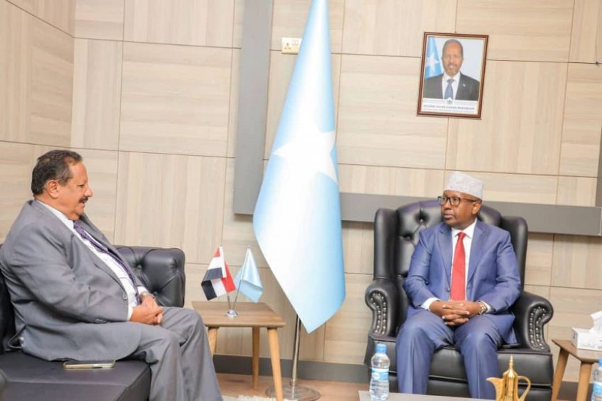 السفير الحنق يبحث مع وزير الخارجية الصومالي سبل تعزيز العلاقات الثنائية