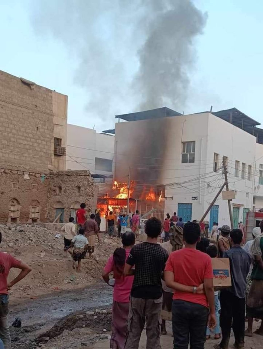 عاجل :حريق يلتهم بقالة بالشيخ عثمان في عدن (صورة أولية)