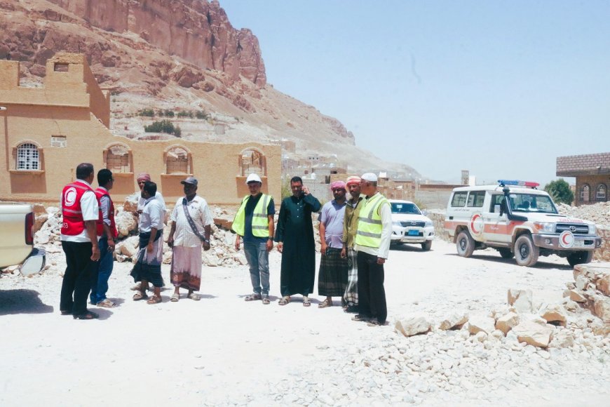 بحضور الوكيل العامري جمعية الهلال الأحمر اليمني بحضرموت تسلم مشروع تنفيذ تمديد شبكة المياه الرئيسية لمنطقة عيديد بتريم للجهة المنفذة