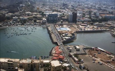 بسبب الربط العشوائي..إصابة 2 من موظفي كهرباء المنصورة عدن (صور)