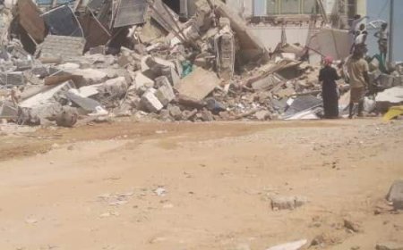 عاجل : صورة أولية..وفيات وجرحى جراء إنهيار منزل في المهرة(تعرف على السبب)