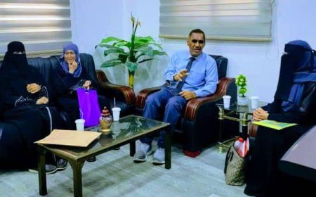وفد من جامعة تعز يزور كلية اللغات والترجمة بجامعة عدن للاطلاع على تجربتها الرائدة 