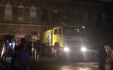 عاجل :ثلاث منازل تسقط فوق بعضها في عدن (صورة)