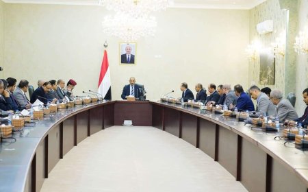 الرئيس الزُبيدي يرأس اجتماعا استثنائيا لمجلس الوزراء