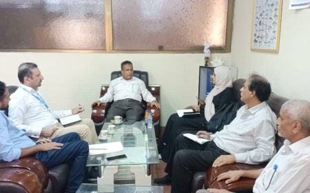 رئيس هيئة مصائد خليج عدن يلتقي ممثلي UNDP ويبحث معهم إعادة تأهيل المبنى الإداري لميناء الإصطياد السمكي 