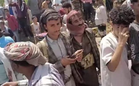 عاجل :شاهد صورة..لحظة القبض على اول حوثي حاول الدخول بلباس مدني إلى تعز