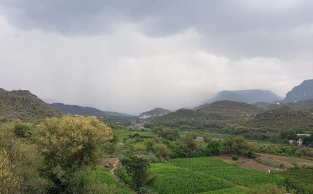 عاجل:وسط تحذيرات..امطار غزيرة الان على منبع وادي بناء