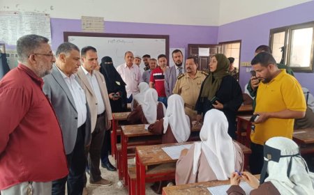 نائب محافظ عدن ووكيل وزارة التربية يتفقدان سير العملية الامتحانية في مديرية دار سعد والجاهزية في كنترول الامتحانات