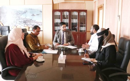 وكيل العاصمة عدن يطلع على المشاريع التنموية لمؤسسة يماني ،ويؤكد دعم السلطة المحلية لمبادراتها الإنسانية