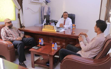 نائب رئيس جامعة سيئون لشؤون الطلاب يلتقي المدير التنفيذي لمنظمة سائس للتنمية الدبلوماسية وحقوق الإنسان