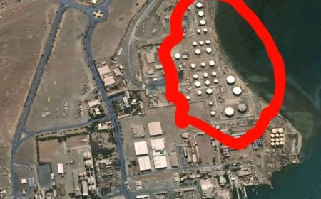 عاجل: إليكم أول صورة جوية لخزانات الوقود التي تم استهدافها في ميناء الحديدة(تعرف عليها)