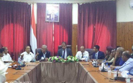 وكيل محافظة حضرموت العامري يلتقي برؤساء الانديه والاتحادات الرياضيه بوادي حضرموت والصحراء