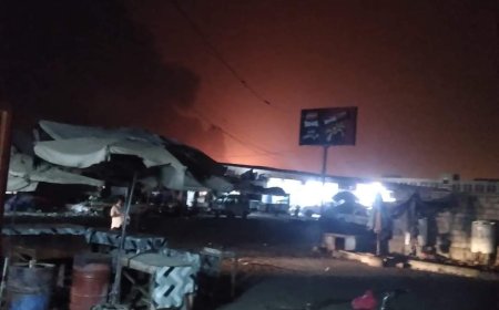 عاجل: شاهد 3 صور أولية.. السبب وراء سماع الانفجارات العنيفة في ميناء الحديدة 