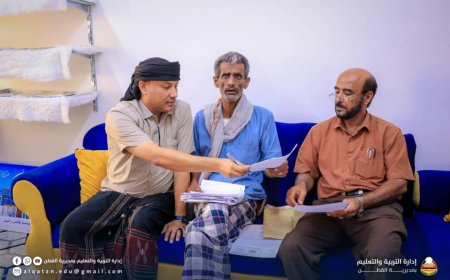 الاستلام والتسليم بين المدير السابق والجديد لإدارة التربية والتعليم بمديرية القطن