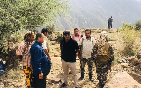 مدير عام الشعيب يدشن بدء العمل في مشروع شق وتوسعة طريق العوابل بخال