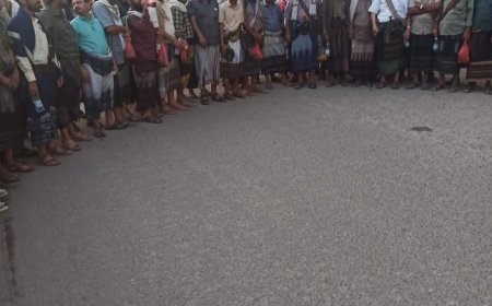 عاجل : قيادات أمنية وعسكرية بارزة ضمن المحتشدين أمام منزل إبراهيم البكري للمطالبة بعدم إعدام حسين هرهرة (تعرف عليهم)