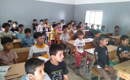 إندفاع كبير من قبل الطلاب للإلتحاق بدورة التقوية في مادة اللغة الإنجليزية المقامة في مدرسة رخمة بيافع